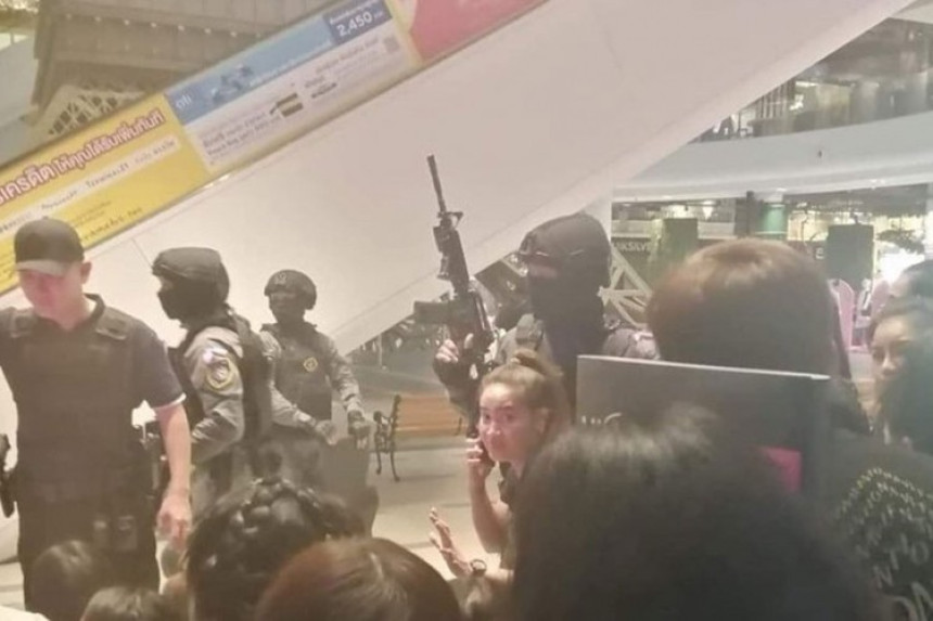 Upad policije u tržni centar: Ni traga od napadača