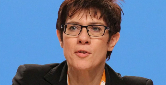 Nasljednica Angele Merkel odustala od kandidature
