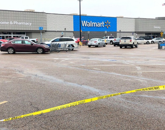 Pucnjava u "Volmartu": Ranjena dva policajca, ubijen napadač