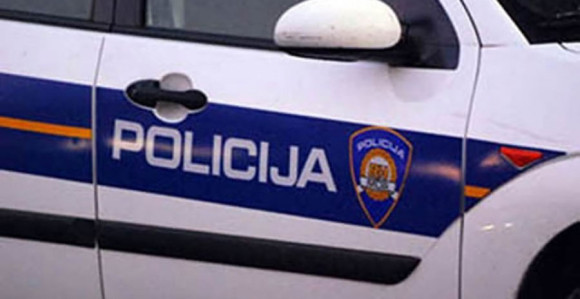 Kamion na pješačkom prelazu udario muškarca