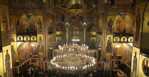 Litije u nekoliko gradova CG: Ne damo svetinje!