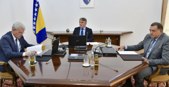 Komšić, Dodik i Džaferović povećali plate zaposlenima