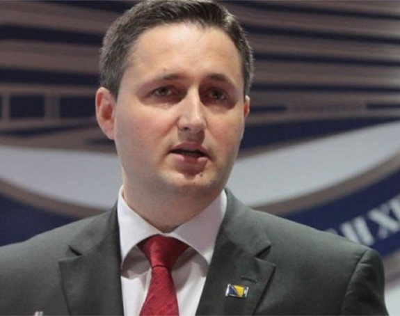 Bećirović traži da se u dnevni red uvrsti tačka o Dodiku