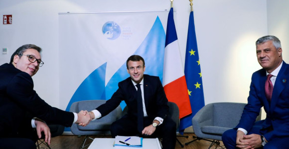 Макрон писао Вучићу и Тачију да наставе дијалог