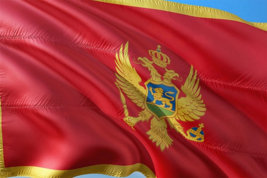 Запаљена застава Црне Горе у Будви