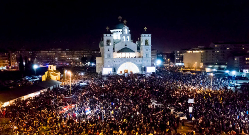 Hiljade ljudi na ulici: Crna Gora ne da svetinje