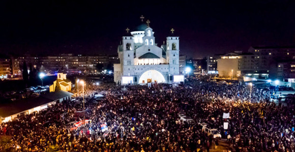 Hiljade ljudi na ulici: Crna Gora ne da svetinje
