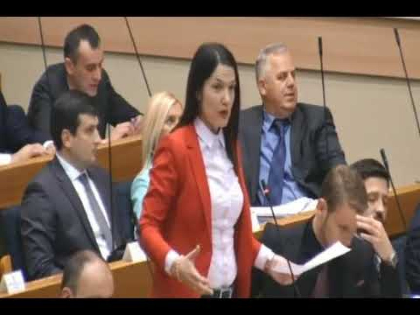 "Referendum je ozbiljno pitanje, a ne kreni stani"