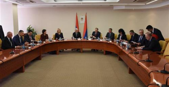 Konsultacije u NSRS pred početak posebne sjednice