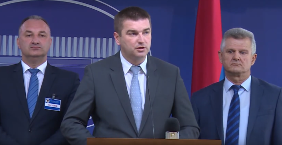 Ko se od poslanika Socijalističke partije pokajao?