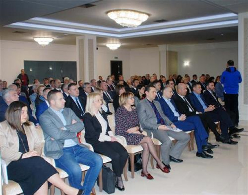 Dodik izdao naredbe: Dolaziti na posao, nema glasanja i odlučivanja na nivou BiH