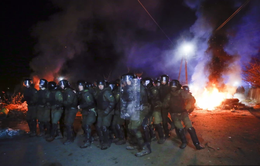 Demonstracije i kamenovanje zbog virusa korona