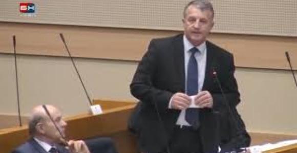 "Posebne sjednice su bacanje prašine u oči građanima"