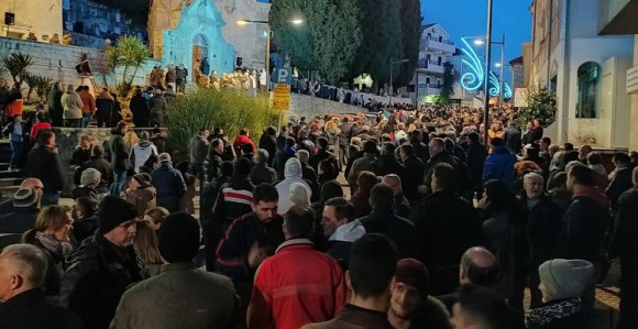 Protestne šetnje i molebani širom Crne Gore