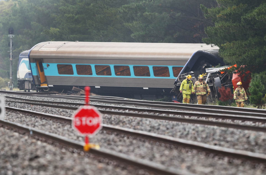 Путнички воз искочио из шина, погинуле двије особе