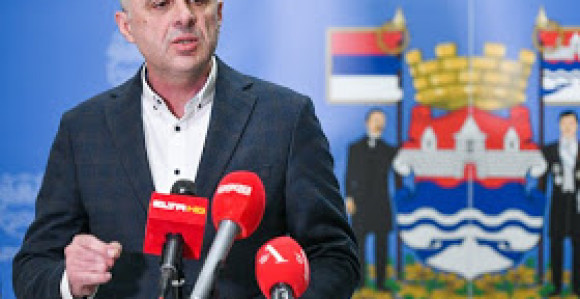 Plaši li se Radojičić pripadnika SNSD-a koji su opustošili grad!?