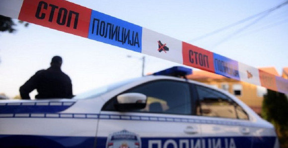 Vozač se zakucao u parkirani kamion, pa poginuo