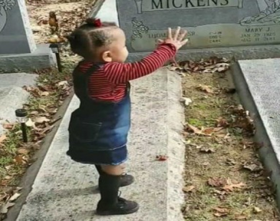 Devojčica razgovarala sa duhom dok je bila s mamom na groblju!