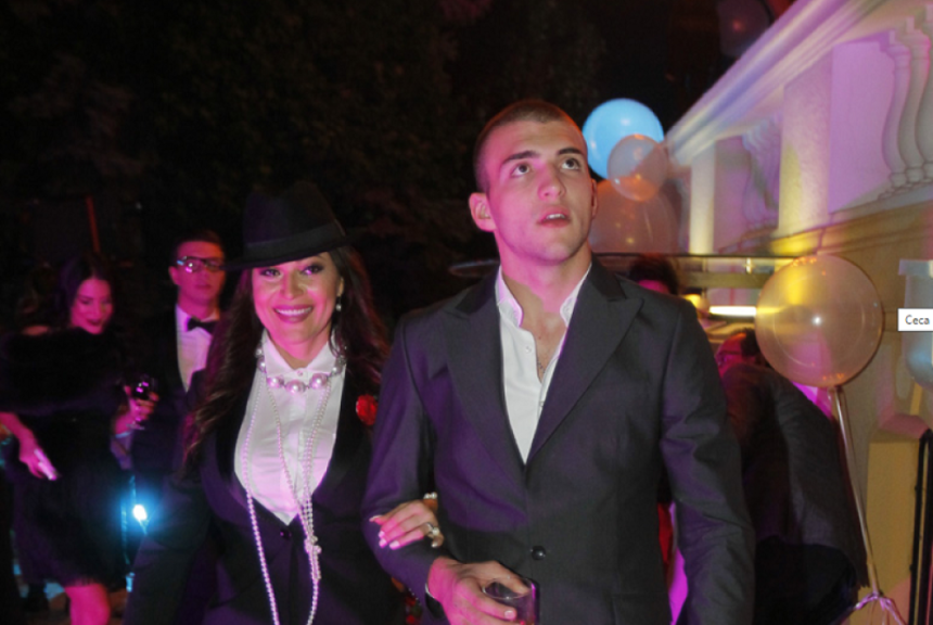 Ceca ponosna majka: Veljko diplomirao!