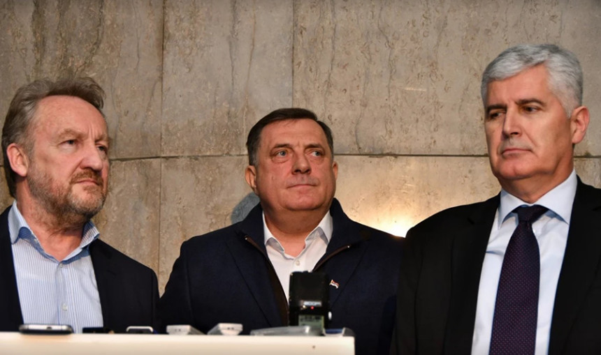 Političari u BiH zarađuju osam puta više od građana
