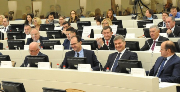 Poslanici na ispitu: Poštovati ili ne zaključke NSRS pitanje je sada