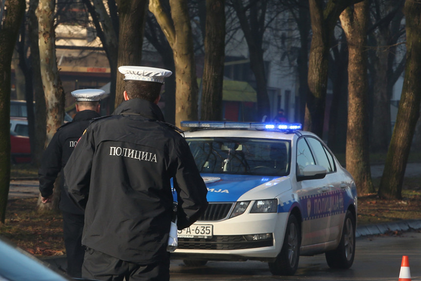 Doboj: Automobil sletilo sa puta, povrijeđen suvozač