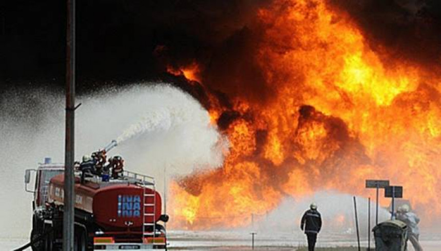 Велики пожар у рафинерији нафте код Лос Анђелеса