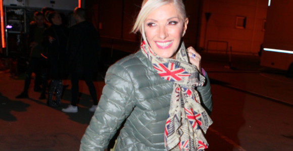 Pevačica u sedmoj deceniji izvadila silikone ali prlanira još jednu operaciju!