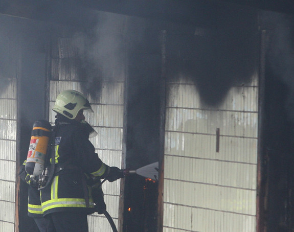 Srbac: Policija utvrđuje da li je vatra podmetnuta u preduzeće