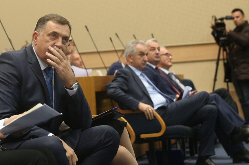 Dodik se unervozio: Za sve mu kriv Šarović?!