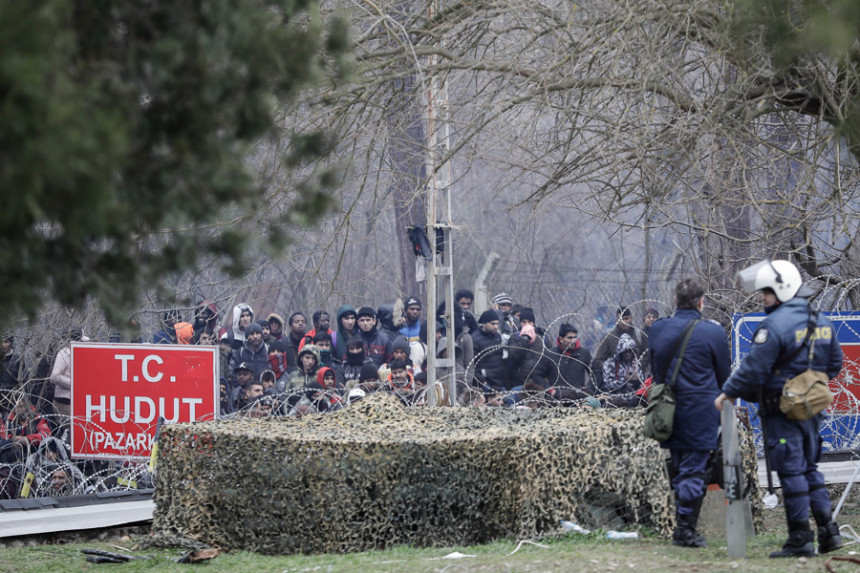 Haos na granici: Sukob migranata i policije