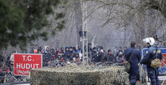 Haos na granici: Sukob migranata i policije