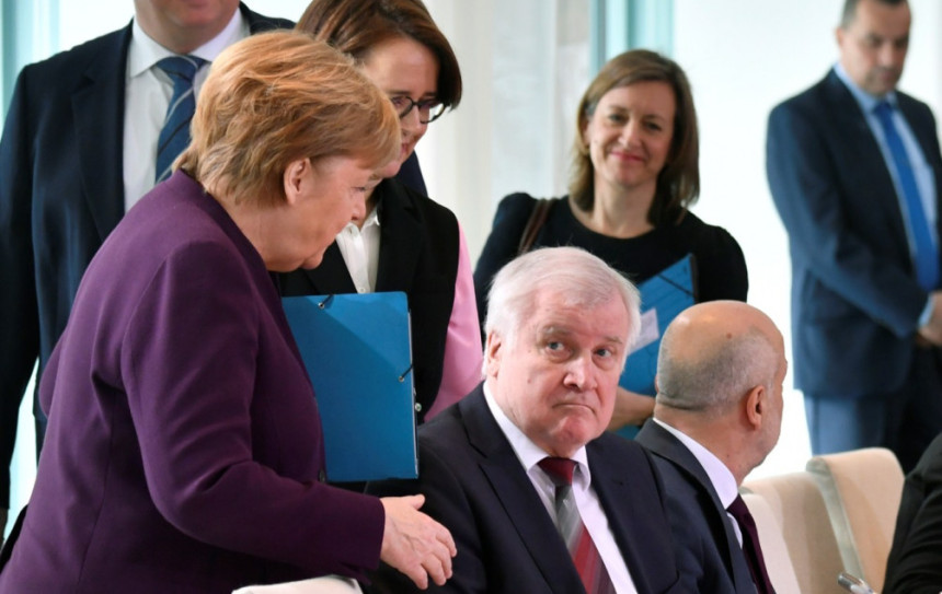 Njemački ministar odbio da se rukuje sa Merkelovom