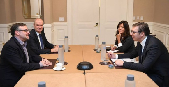 Vučić danas sa važnim ljudima, glavna tema Kosovo