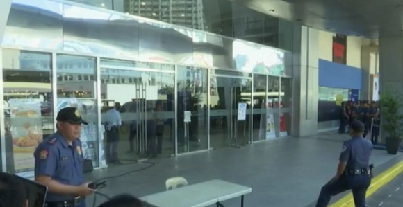 Naoružan muškarac drži oko 30 talaca u Manili (VIDEO)