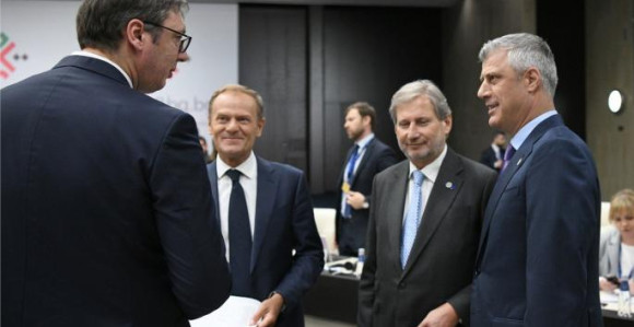 Vučić sa Tačijem: Ukidanje taksi bez ustupaka