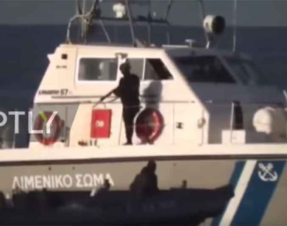 Policija puca i pokušava potopiti čamac sa migrantima