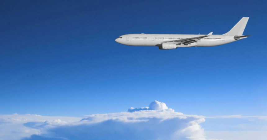 Руски авион принудно слетио због претње