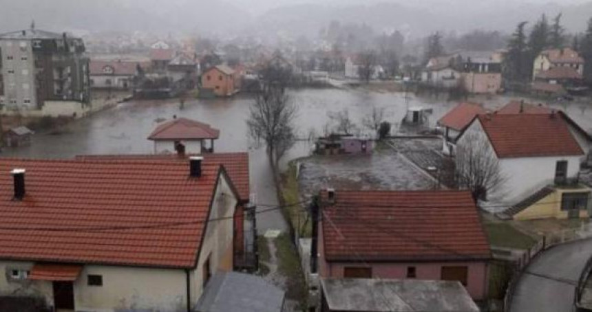 Nevrijeme pogodilo Crnu Goru, otkazani letovi