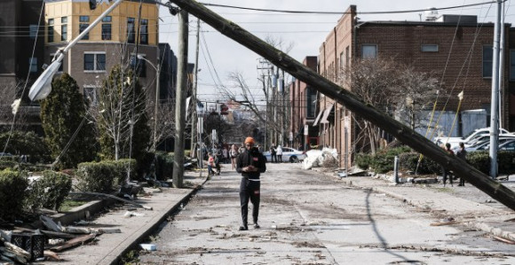 Снажни удари торнада, најмање 22 особе погинуле