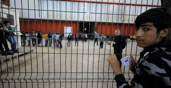 Nasilan pokušaj ulaska u kamp za migranate