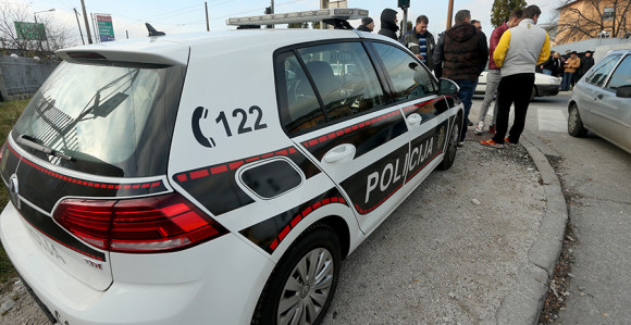 Čekićem oštetio dvadeset vozila