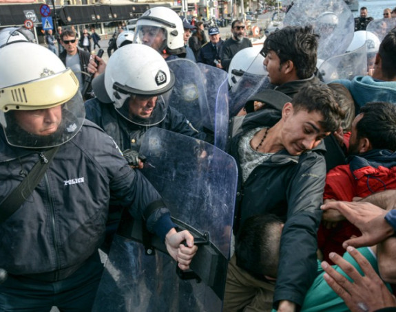 Грчка: Омамљујуће гранате и сузавац на мигранте