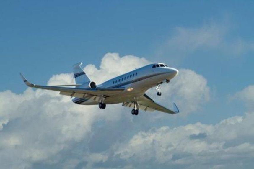 Putnički avion prinudno sletio na Šermetjevo