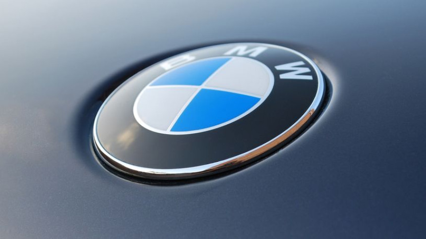 Novi simbol za digitalno doba: BMW ima novi logo