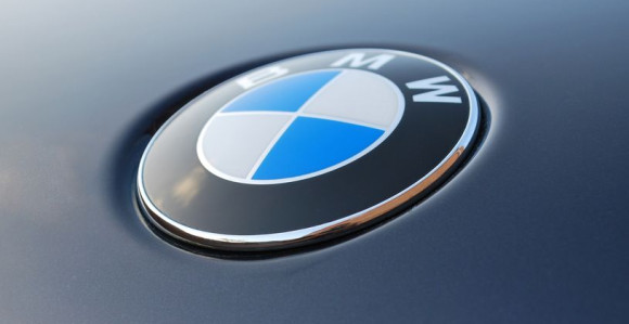 Novi simbol za digitalno doba: BMW ima novi logo