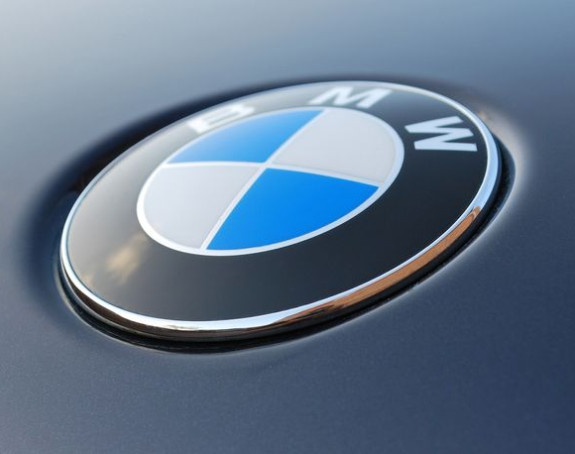 Novi simbol za digitalno doba: BMW ima novi logo