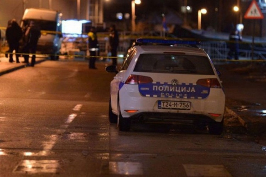Jaka eksplozija u BL: Oštećena garaža i automobil