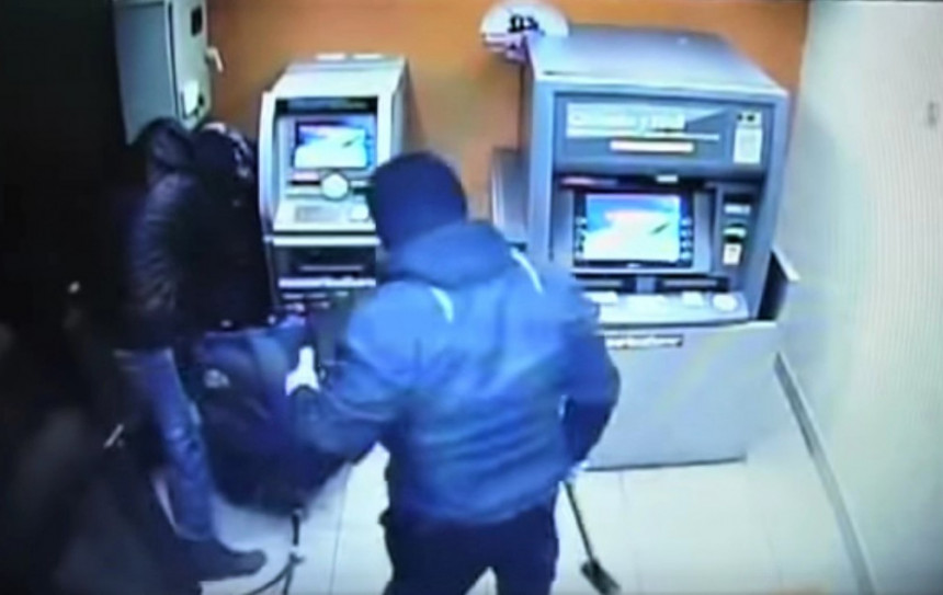 U Beogradu Rusi ispraznili bankomate, odnijeli milione