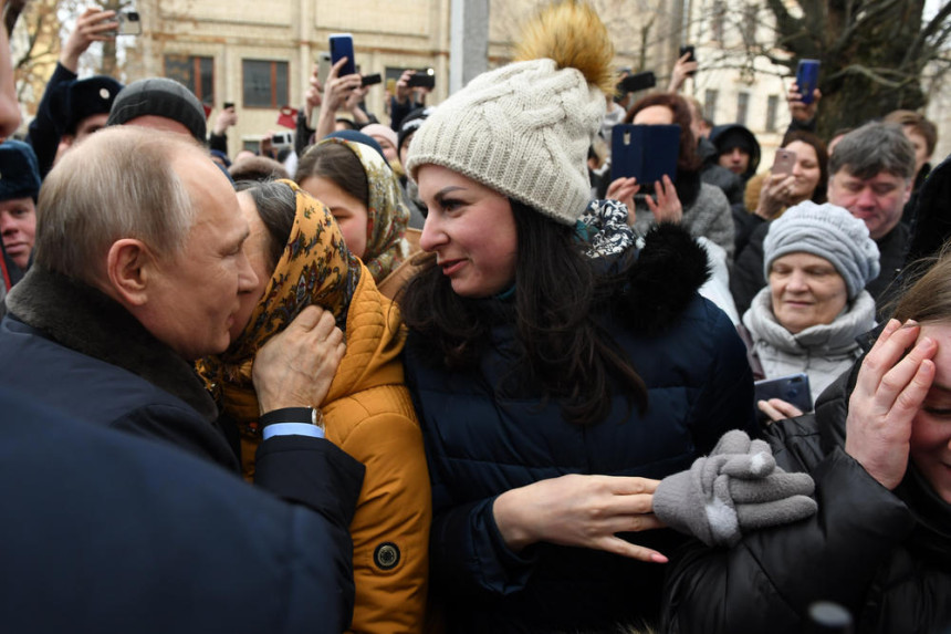 Djevojka zaprosila Putina, pogledajte njegovu reakciju